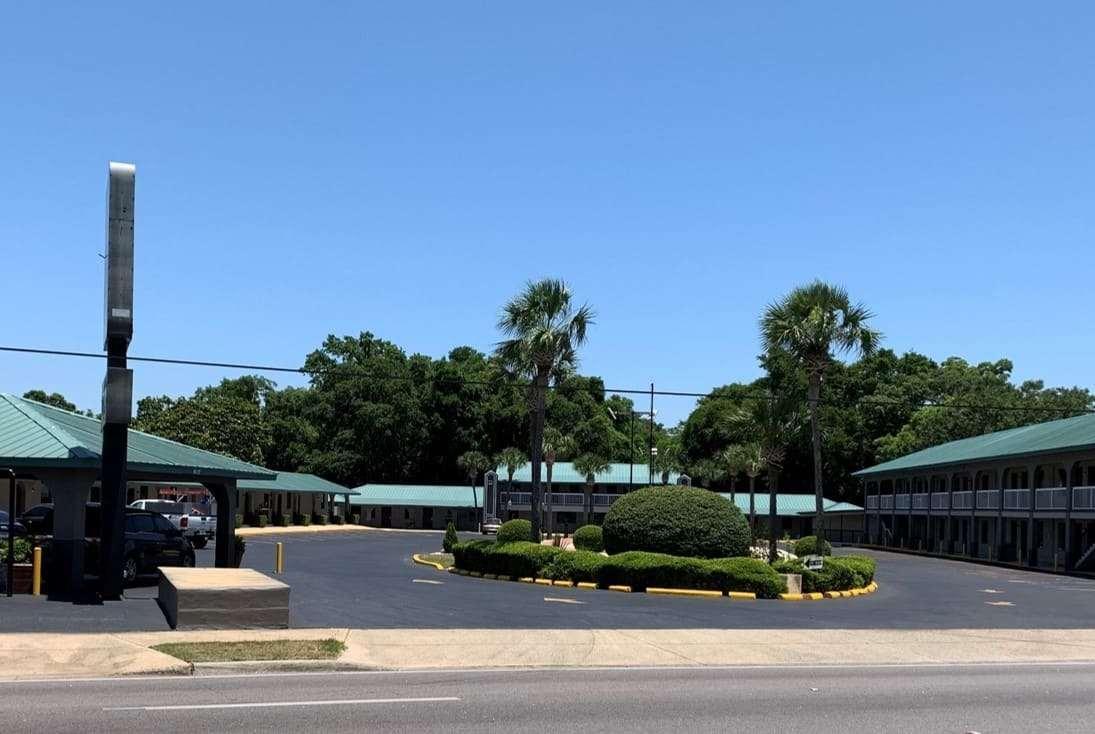 Super 8 By Wyndham Pensacola Nas Area Motell Beach Haven Exteriör bild