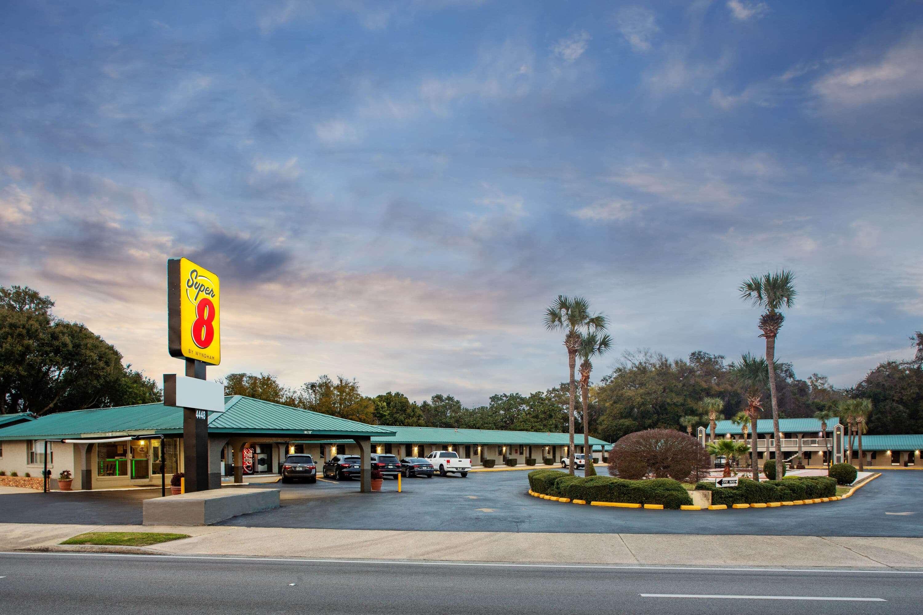 Super 8 By Wyndham Pensacola Nas Area Motell Beach Haven Exteriör bild