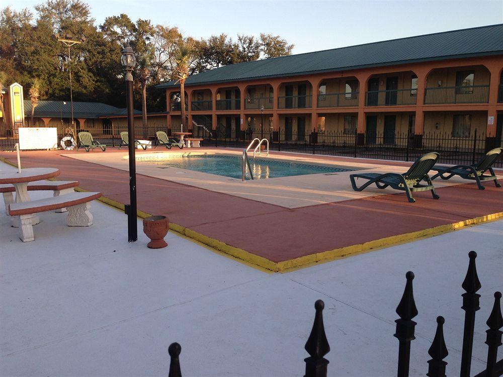 Super 8 By Wyndham Pensacola Nas Area Motell Beach Haven Exteriör bild